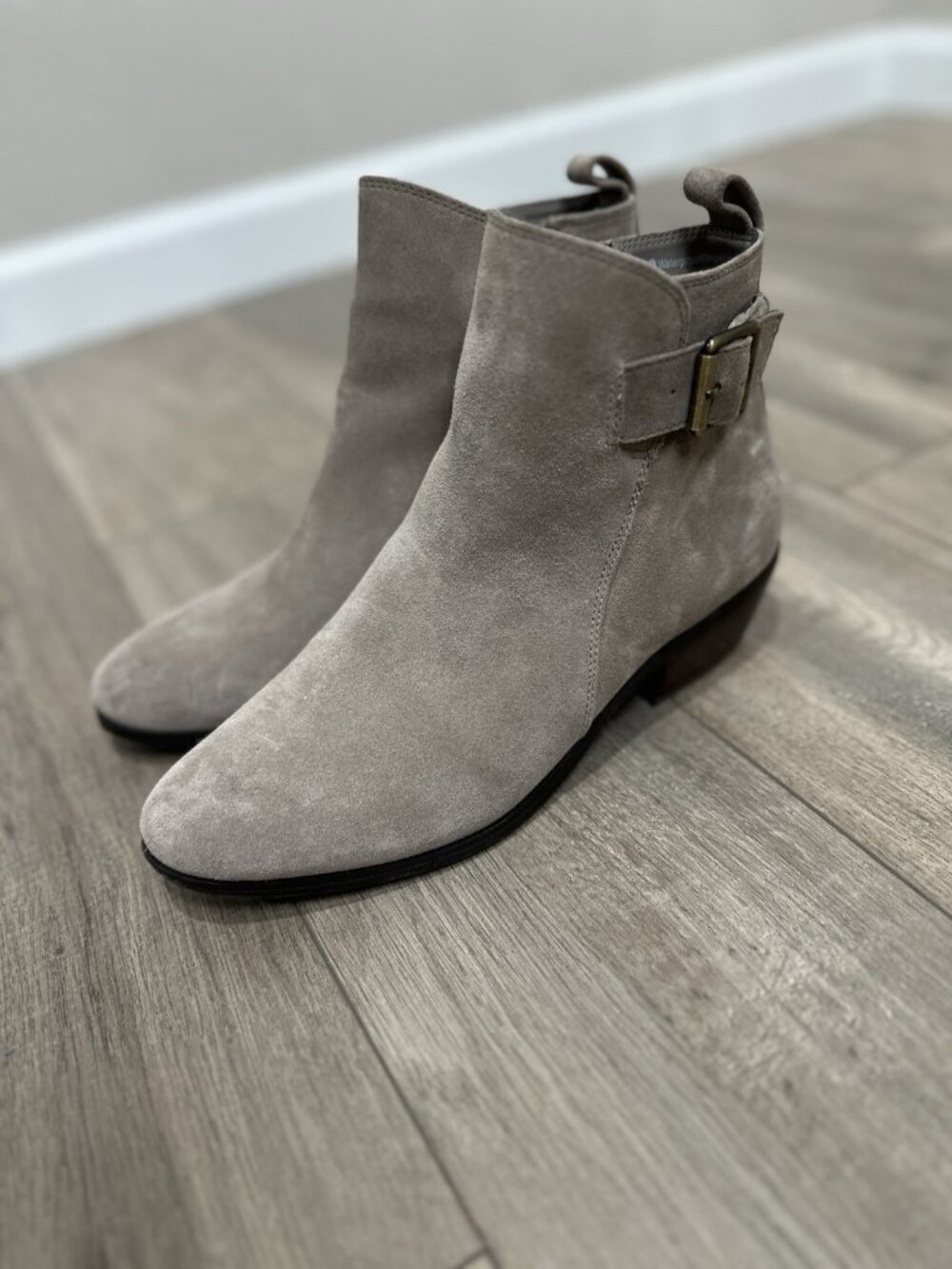 Blondo Women’s 8.5M Taupe Suede Waterproof Ankle Boots Buckle Zip - Picture 5 of 7
